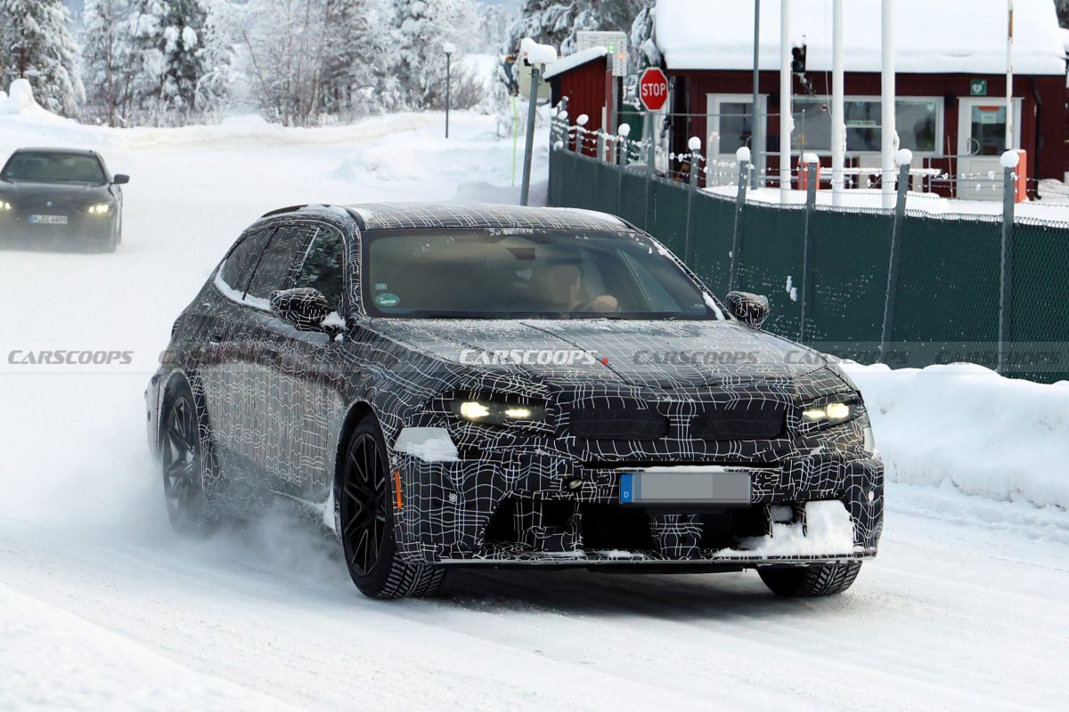 Оновлений універсал BMW M5 Touring помітили на тестах: дизайн Neue Klasse та зміни в двигуні - фото 3