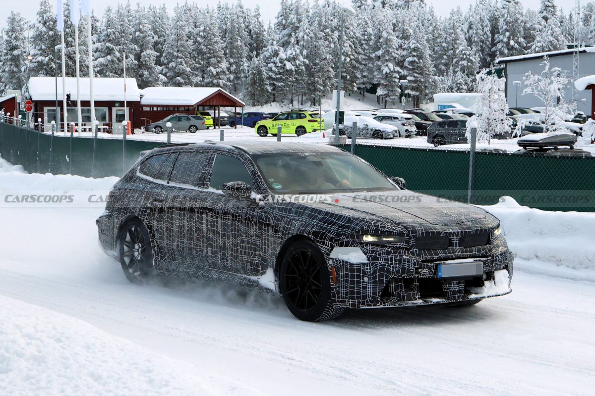 Оновлений універсал BMW M5 Touring помітили на тестах: дизайн Neue Klasse та зміни в двигуні - фото 6