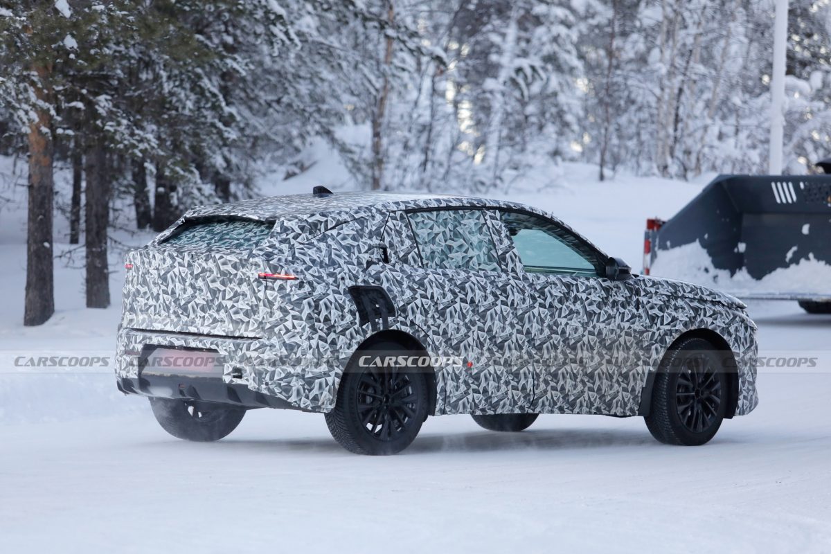 Легендарна Lancia Gamma повертається: перші фото нового кросовера - фото 4