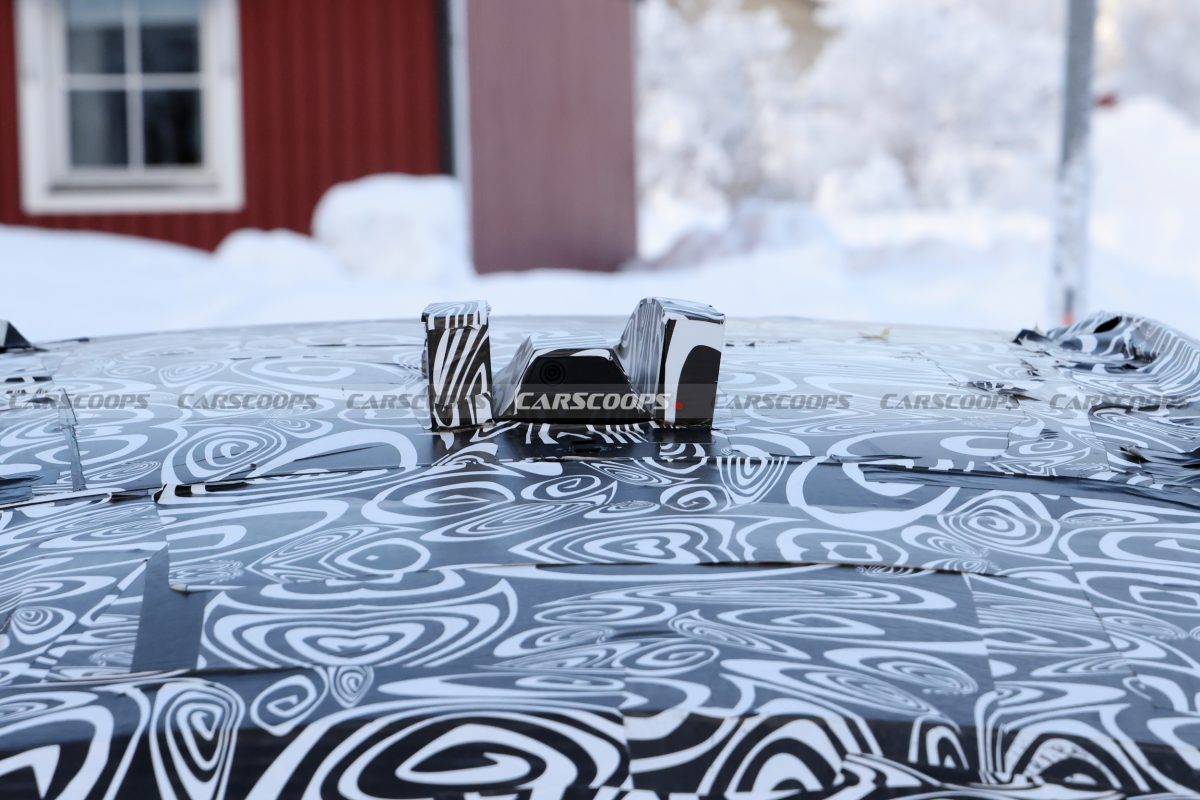 Новий Range Rover Velar вперше «спіймали» на тестах: кардинальні зміни дизайну та перехід на електротягу - фото 5