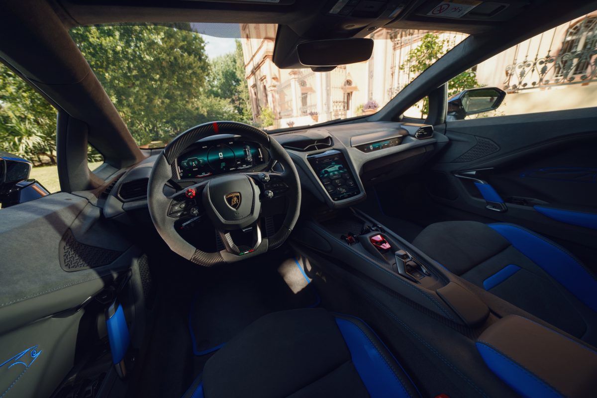 Lamborghini Temerario шокував динамікою: новітній гібрид випередив Ferrari SF90 у гонці на чверть милі - фото 1