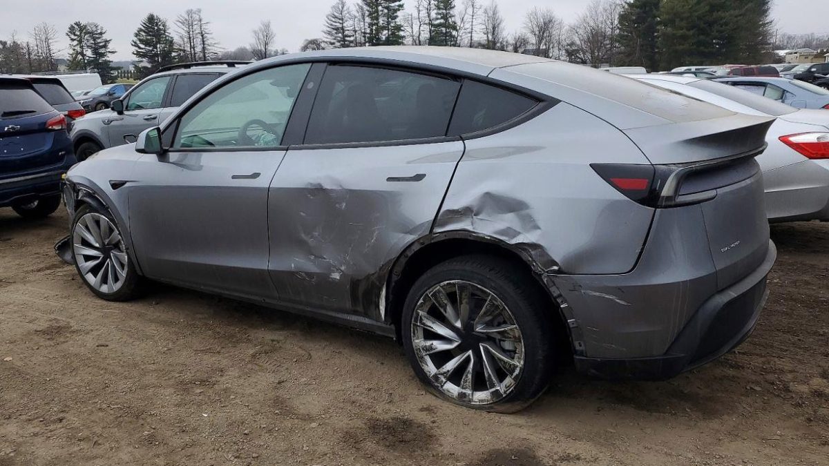 Криза на ринку вживаних авто: дилери починають продавати машини після серйозних ДТП - фото 1