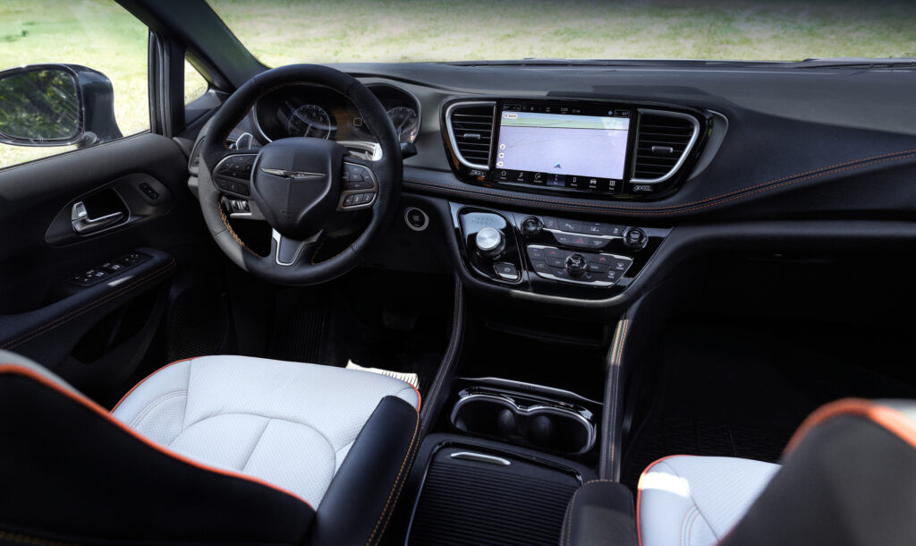 У Chrysler серйозні проблеми: дилери завалені непроданими мінівенами - фото 5