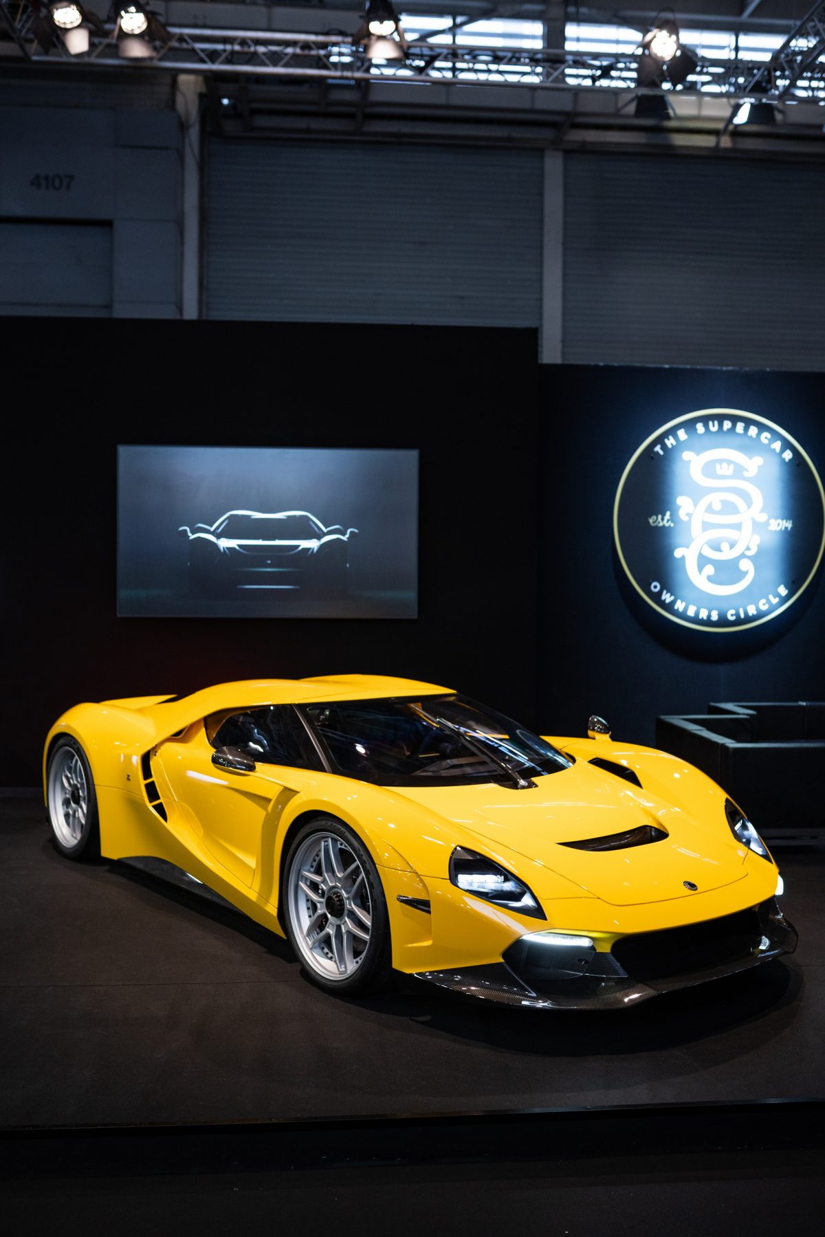 Німецька точність та італійська душа: представлено 900-сильний гіперкар Capricorn 01 Zagato - фото 6