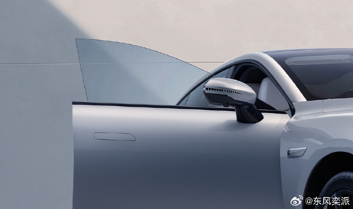 Шокуюче відео пожежі Dongfeng eπ007 показує, чому Китай забороняє висувні дверні ручки - фото 2