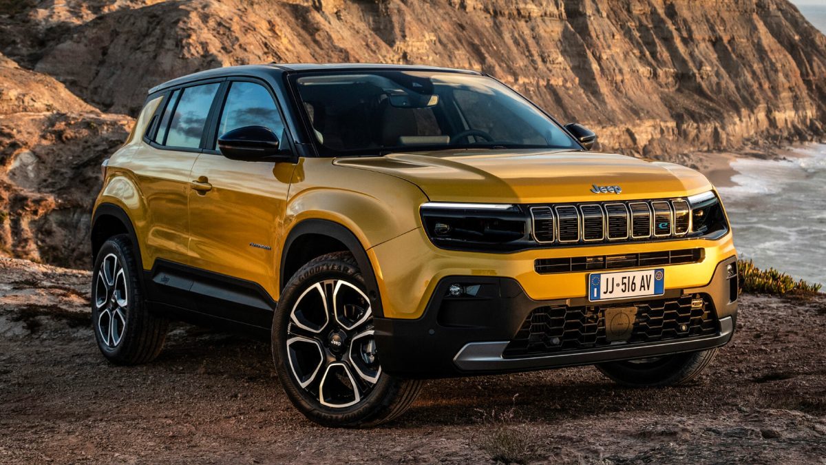 Jeep Avenger готується до оновлення: кросовер помітили на зимових тестах - фото 2