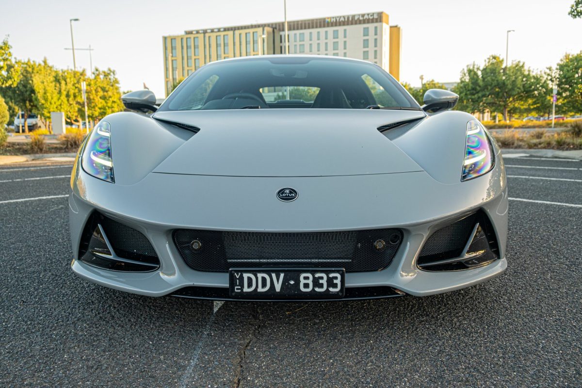 Останній герой: огляд нового Lotus Emira Turbo SE із двигуном від Mercedes-AMG - фото 2