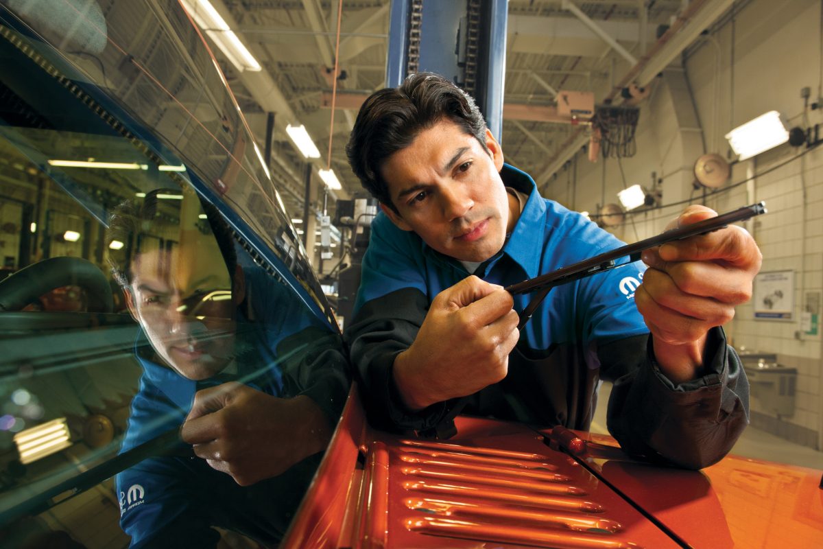 Автовиробники видихнули з полегшенням: нові глобальні мита США оминуть автомобілі - фото 2