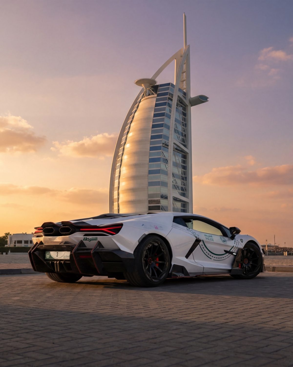 Автопарк поліції Дубаю поповнився ексклюзивним Lamborghini Revuelto від Mansory - фото 3