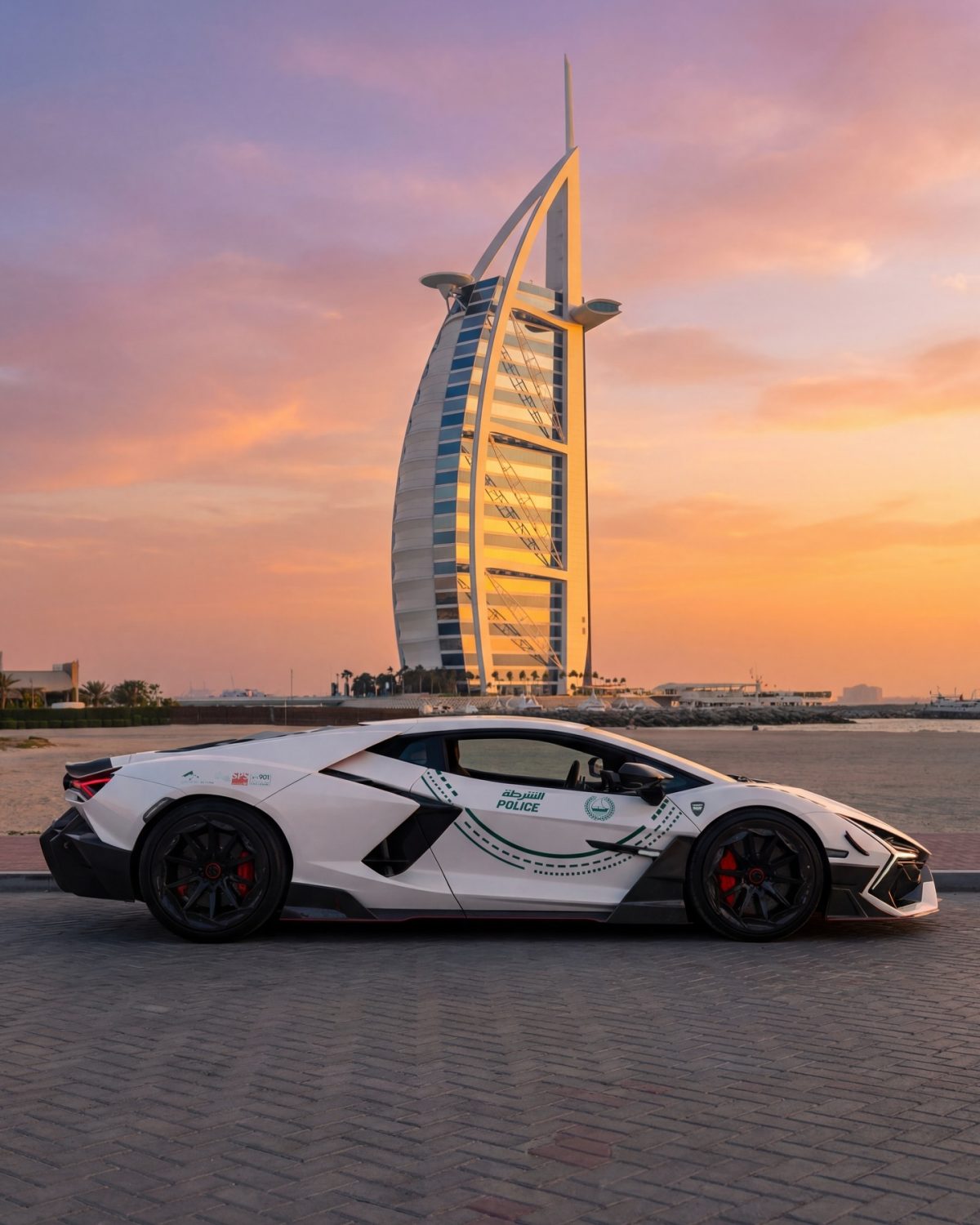 Автопарк поліції Дубаю поповнився ексклюзивним Lamborghini Revuelto від Mansory - фото 4