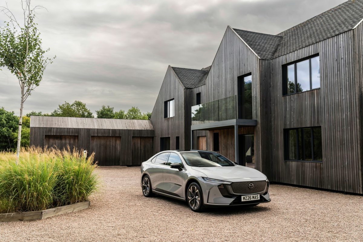 Нова Mazda 6e шокувала ціною: у Європі вона коштує в 2,3 рази дорожче, ніж у Китаї - фото 1