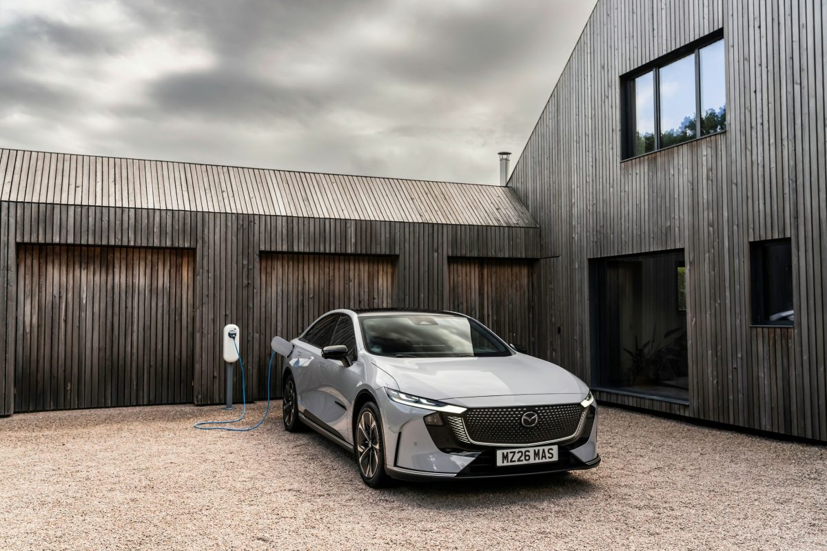 Нова Mazda 6e шокувала ціною: у Європі вона коштує в 2,3 рази дорожче, ніж у Китаї - фото 6