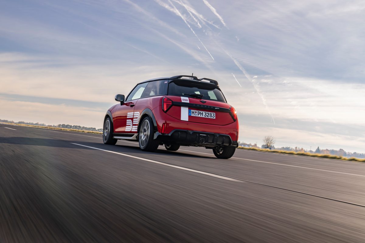 Mini представила спецверсію 1965 Victory Edition на честь історичної перемоги в ралі - фото 6