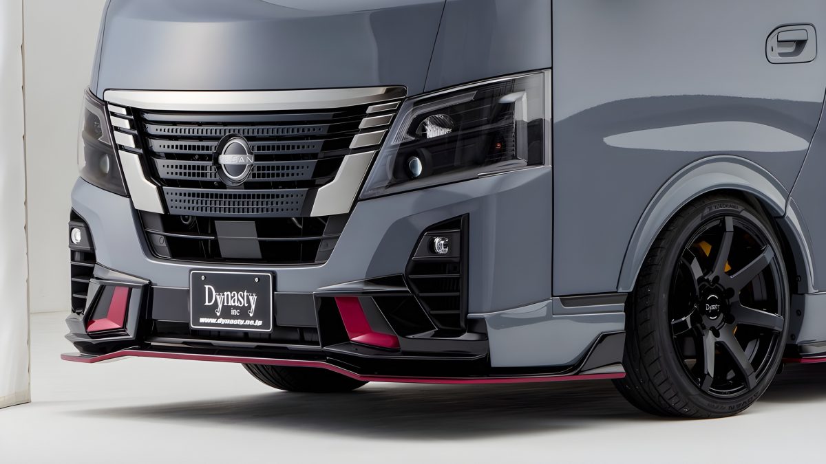 Японські тюнери перетворили комерційний фургон Nissan на копію GT-R Nismo - фото 3