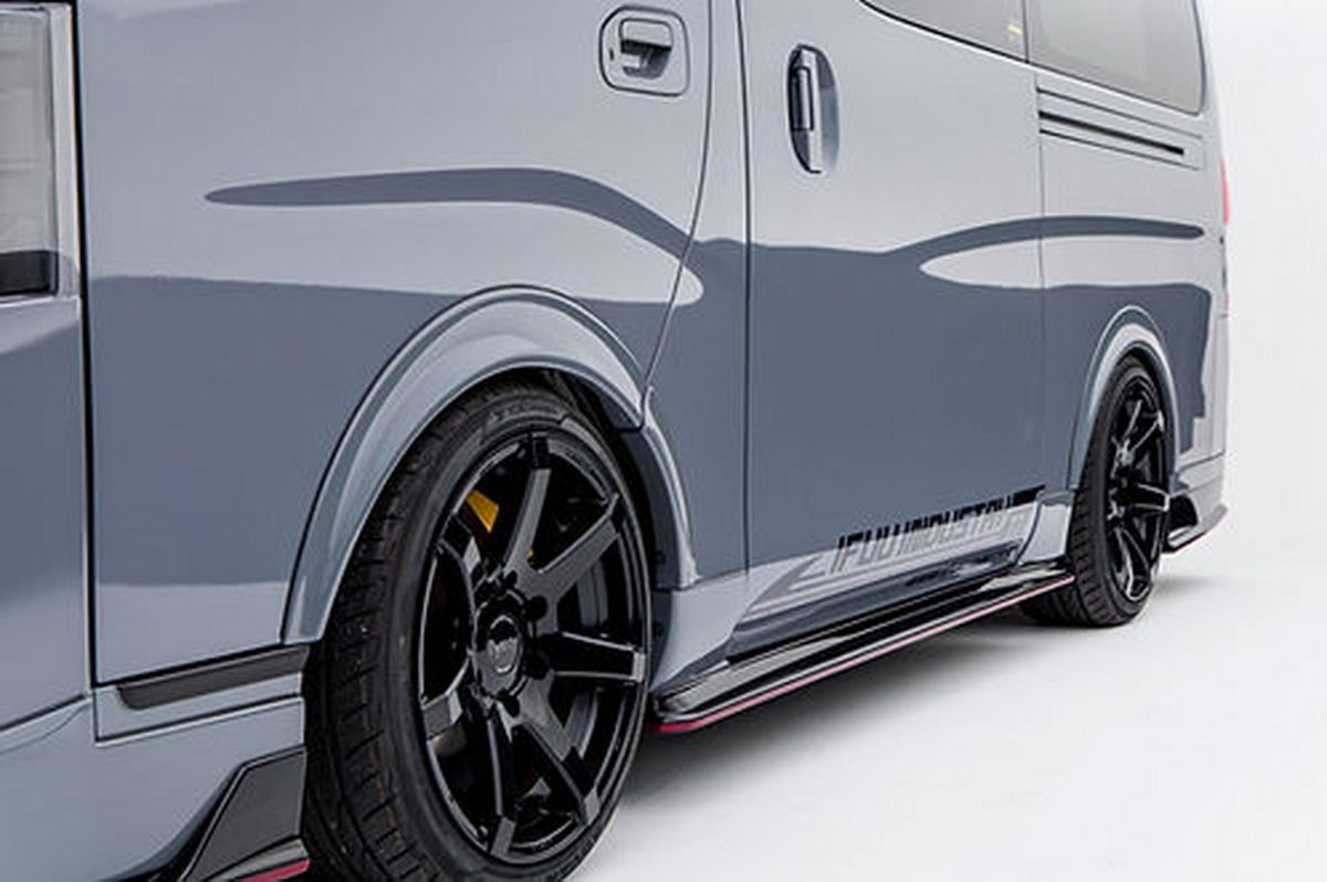 Японські тюнери перетворили комерційний фургон Nissan на копію GT-R Nismo - фото 6