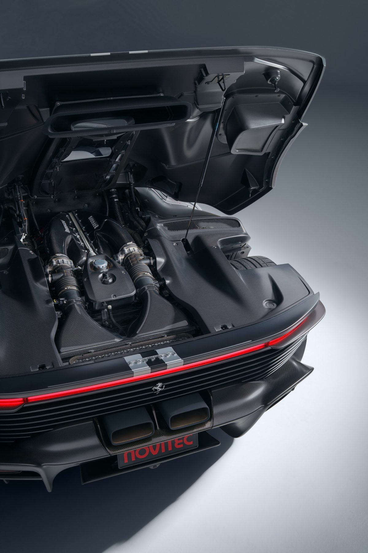 Ексклюзивний тюнінг: Novitec додав потужності рідкісному Ferrari Daytona SP3 - фото 6