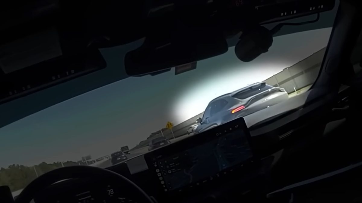 Олімпійська зірка Ша’Каррі Річардсон заарештована за кермом Aston Martin DBX через шалену швидкість - фото 1