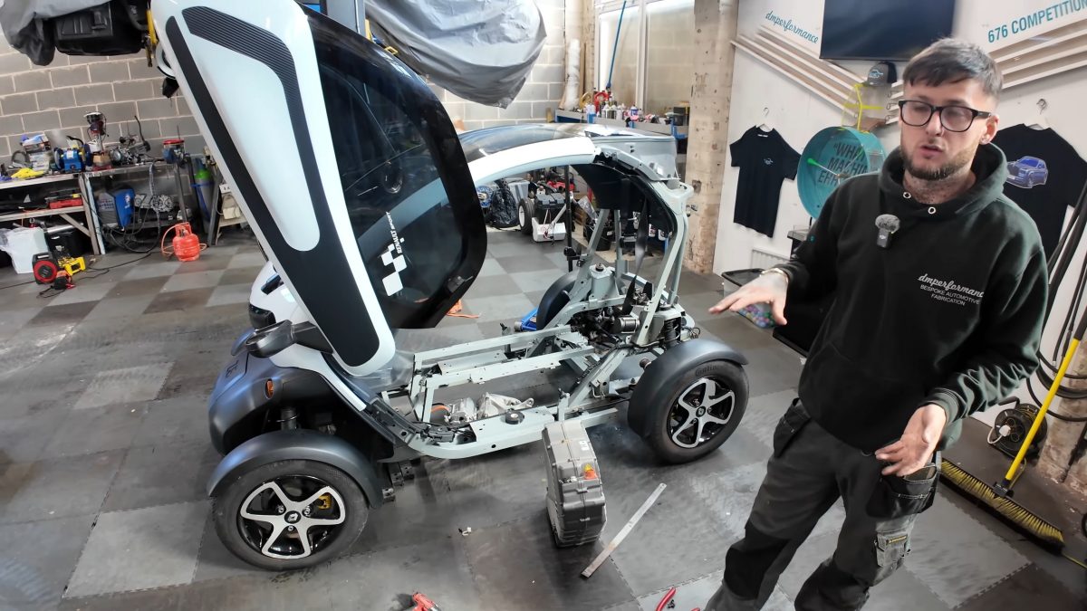 Електричний малюк Renault Twizy перетворили на дрифт-монстра з крутним моментом як у пікапа Ram TRX - фото 2