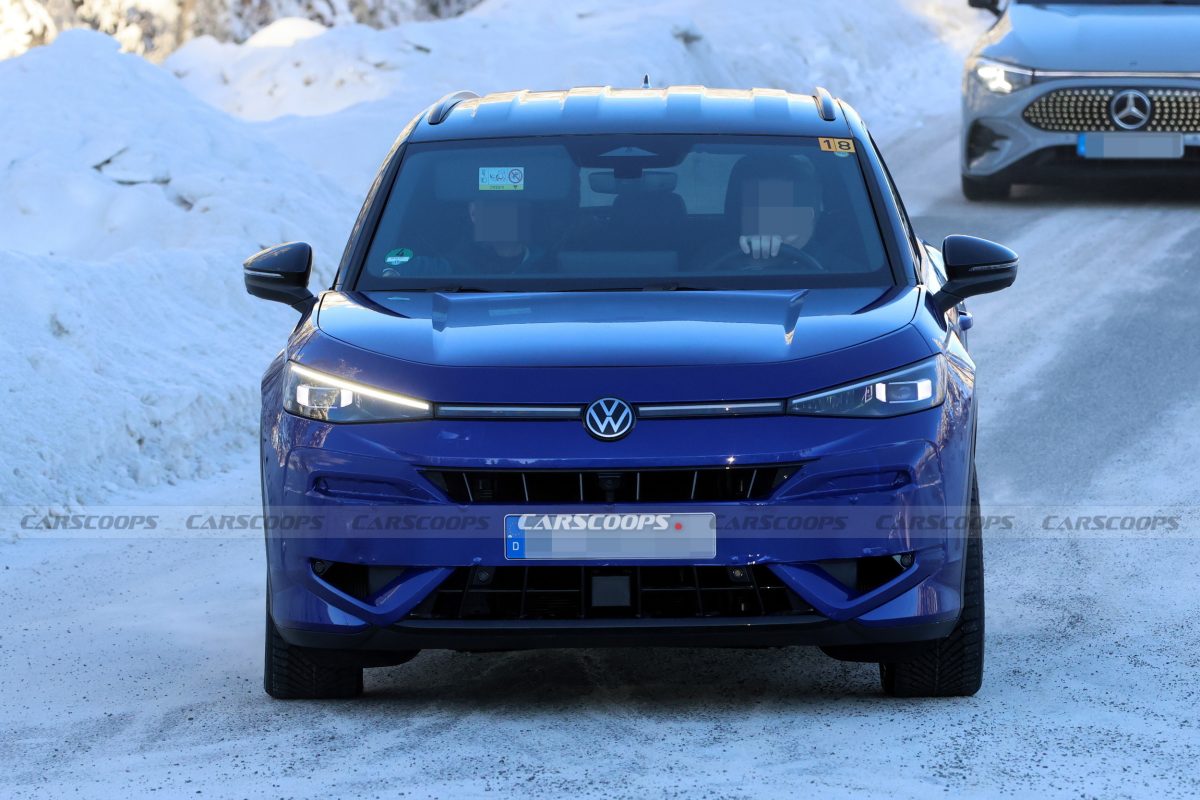 Новий "заряджений" Volkswagen T-Roc R 2025 помітили майже без камуфляжу: перші деталі - фото 8