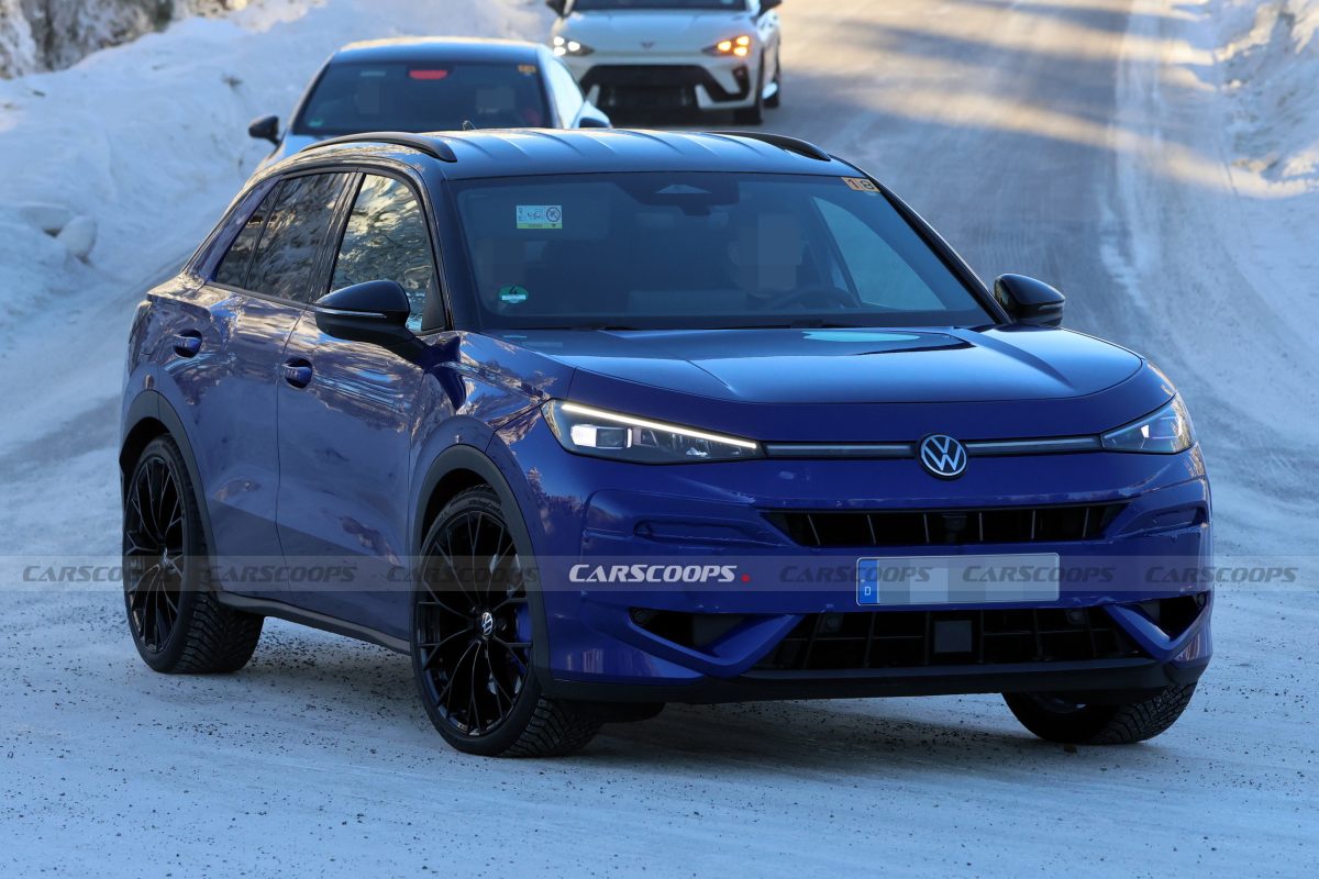 Новий "заряджений" Volkswagen T-Roc R 2025 помітили майже без камуфляжу: перші деталі - фото 2