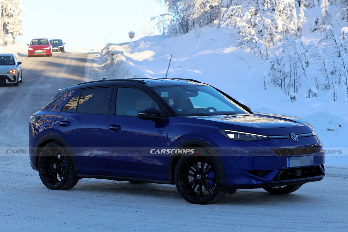 Новий "заряджений" Volkswagen T-Roc R 2025 помітили майже без камуфляжу: перші деталі - фото 5