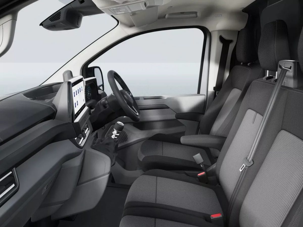 Volkswagen представив новий Transporter Sportline: агресивний дизайн та занижена підвіска - фото 8