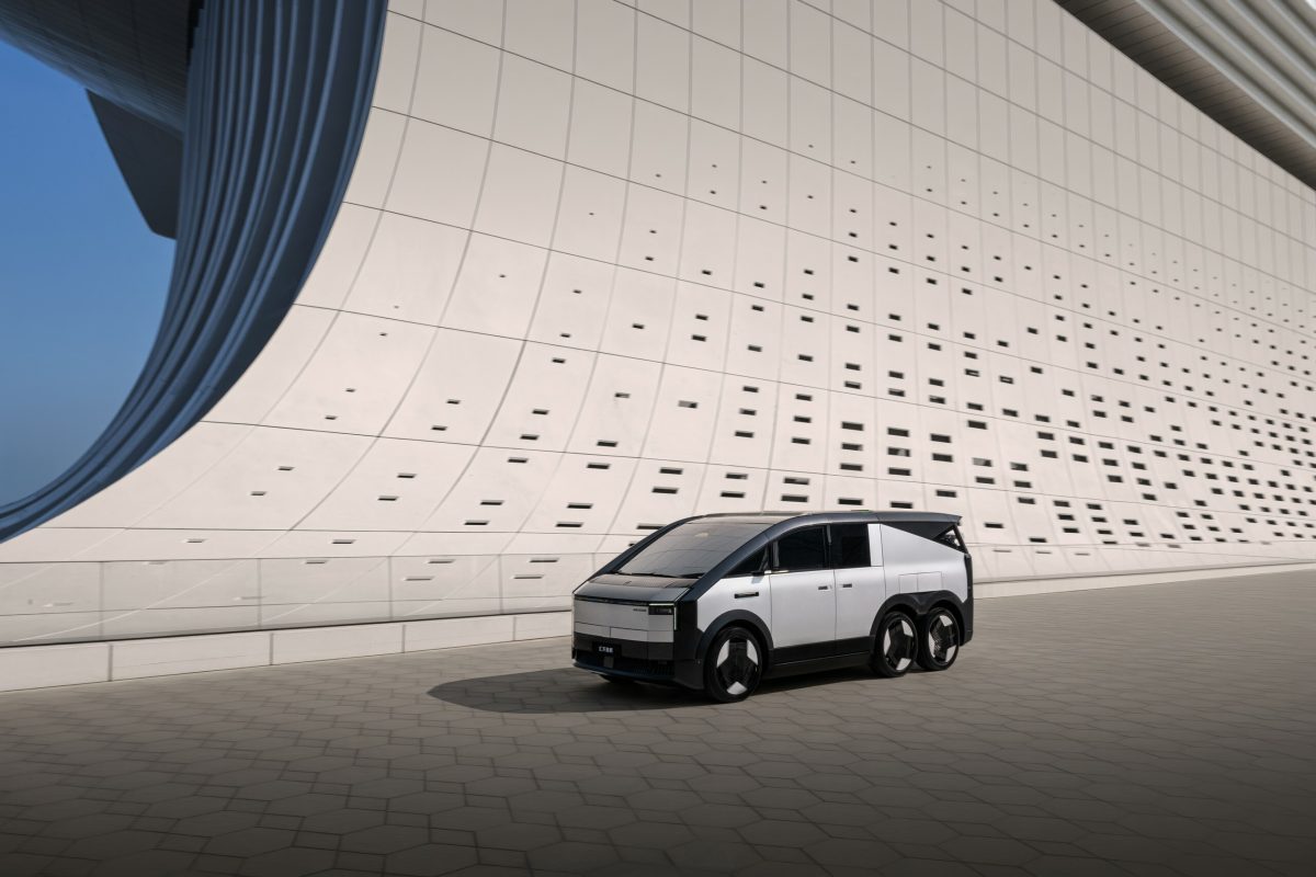 Китайський Xpeng запускає у продаж шестиколісний мінівен з літаючим авто на борту - фото 5