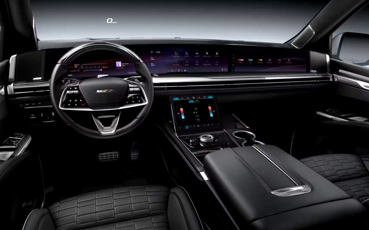 Битва гігантів: Cadillac Escalade-V проти електричного Escalade IQ у незвичній гонці - фото 1