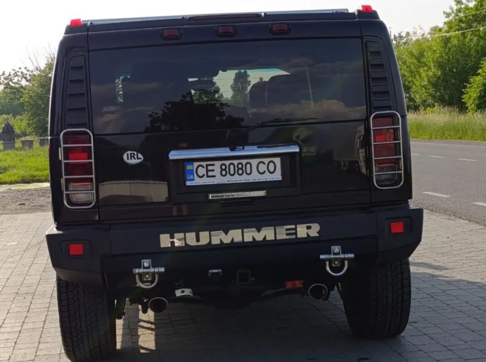 Забутий у гаражі: Hummer H2 з пробігом як у нового