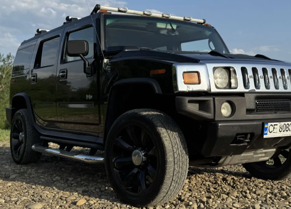 Забутий у гаражі: Hummer H2 з пробігом як у нового