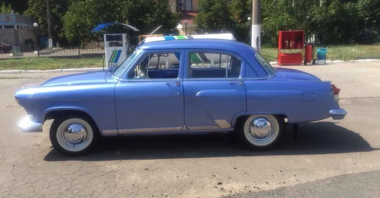 В Одесі продають бузкову Волгу за ціною нового авто