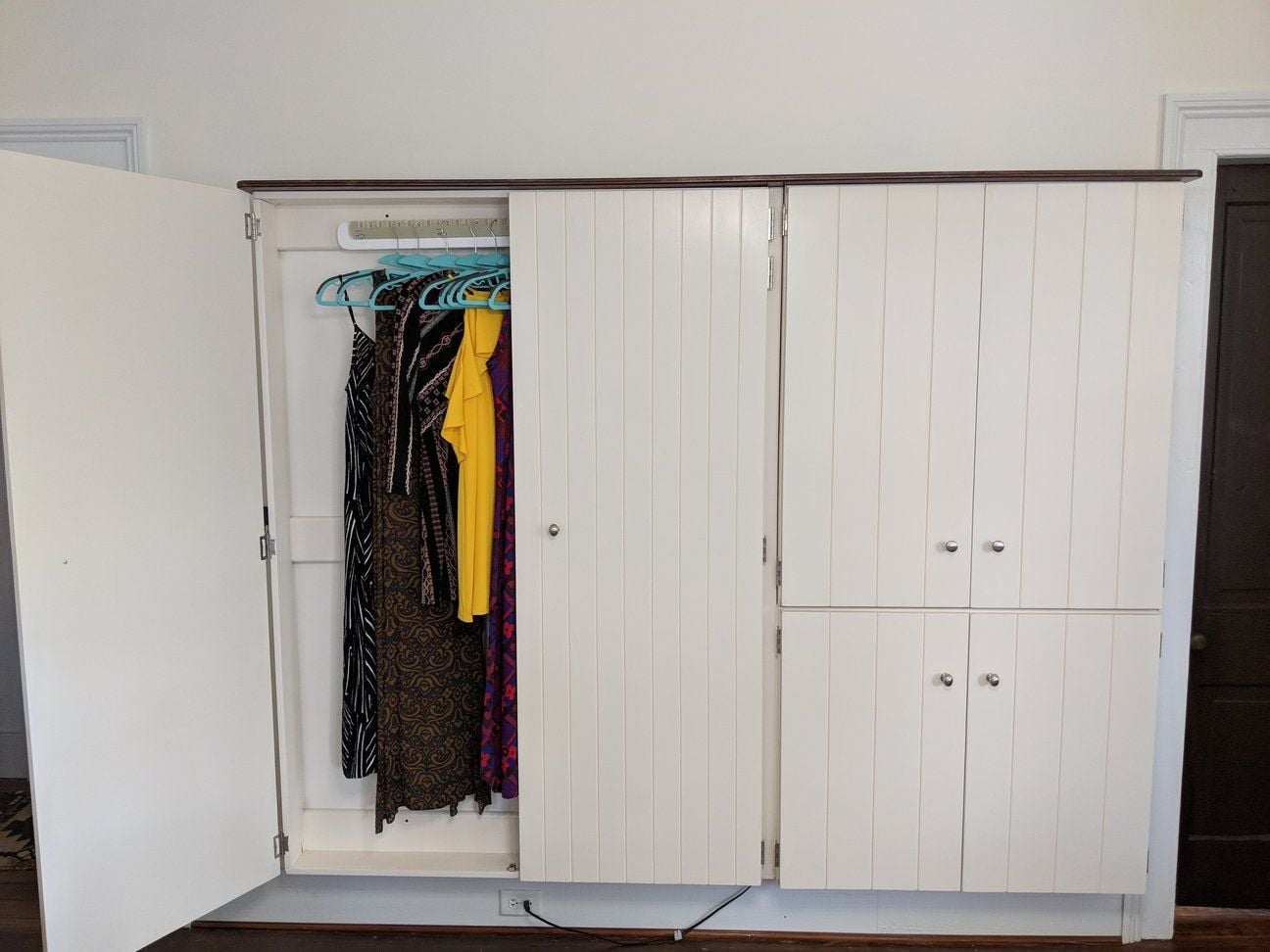 Експерти розповіли про цікавий спосіб, як позбутись від молі у шафі за допомогою простого лайфхаку