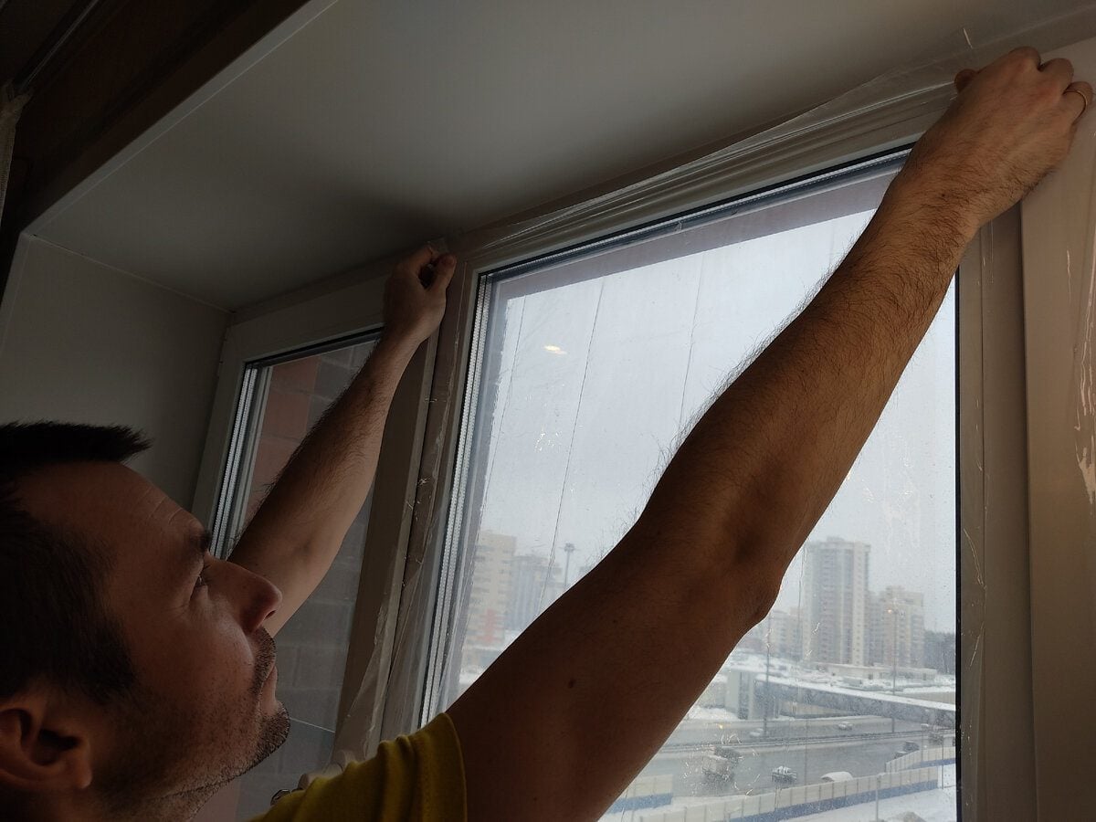 Експерти порадили простий спосіб, який допоможе позбутись від протягів з вікна без значних витрат