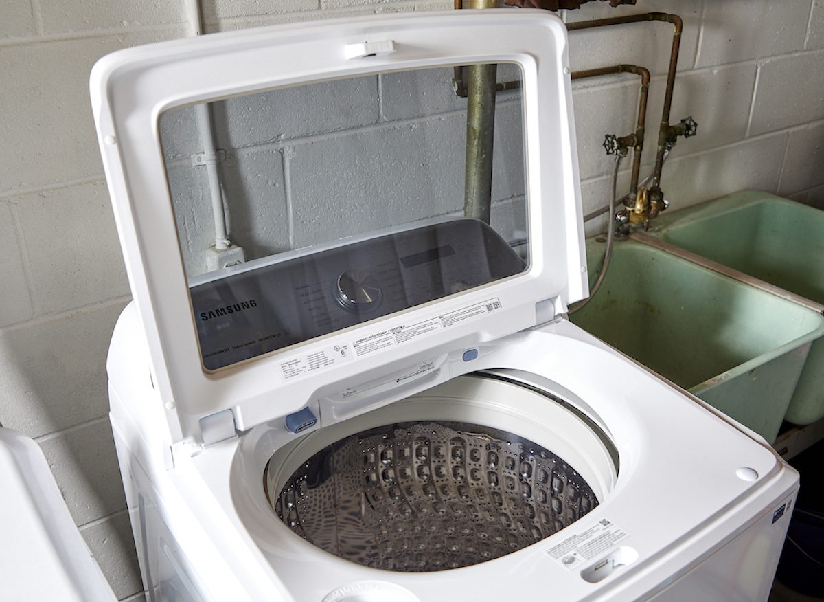 Господині розповіли, навіщо прати лимон у пральній машинці 