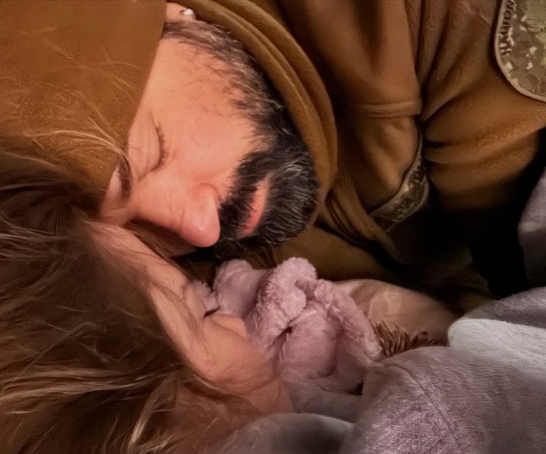 Захисник Девід Аксельрод з донькою Соломією від Олени Мозгової / © instagram.com/mozgovaolena