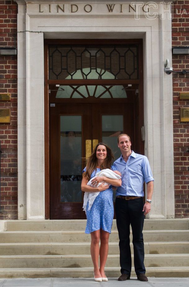 Принцеса Кейт і принц Вільям з новонародженим сином Джорджем, 22 липня 2013 року / © Getty Images