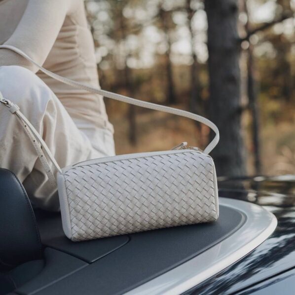 Експерти розповіли, куди поставити сумочку у кавʼярні чи ресторані 