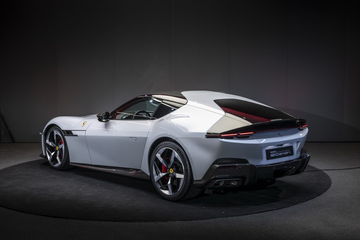 Ferrari відкликає новітній 12Cilindri через занадто темне тонування вікон - фото 8