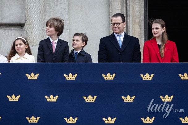 Принц Оскар зі своїми кузенами і кузинами, а також з батьком кронпринцем Даніелем і сестрою принцесою Естель / © Getty Images