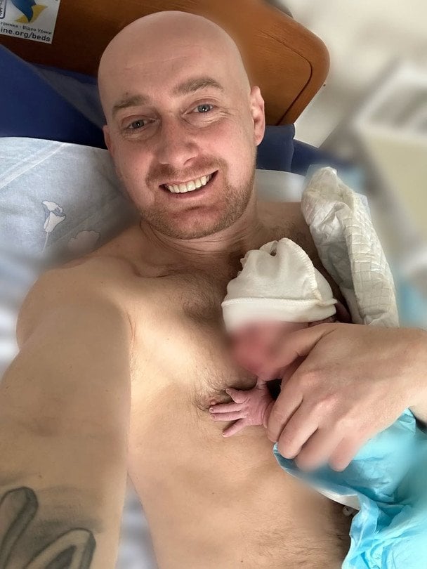 Володимир Черняк із новонародженою донькою / © instagram.com/cherniak_vv