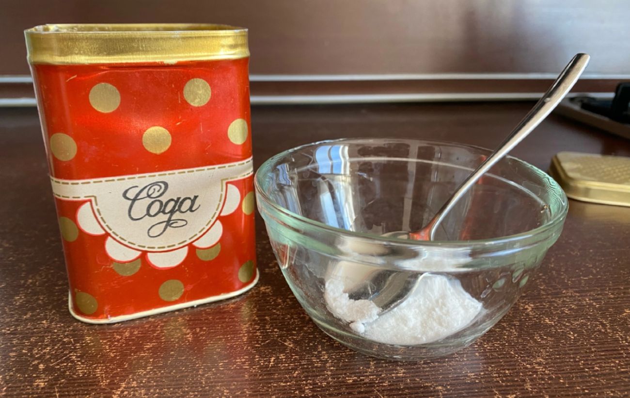 Господині розповіли, як прибрати жовті плями під пахвами на футболках