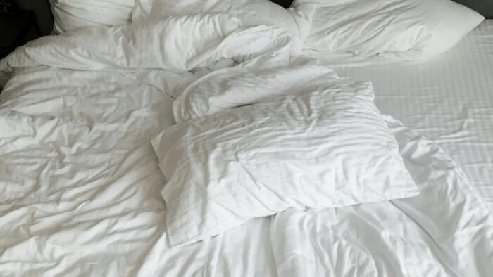 Господині розповіли, на якій температурі потрібно прати постільну білизну 