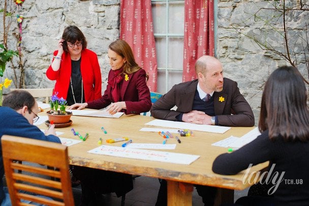 Принц і принцеса Уельські під час візиту до Уельсу / © Associated Press