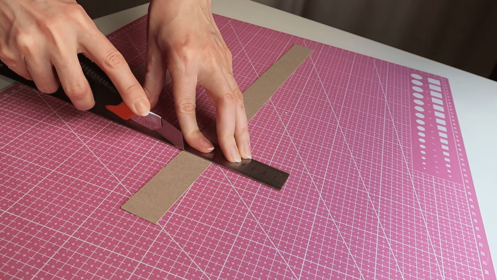 Експерти розповіли, як зробити органайзер з картонної коробки