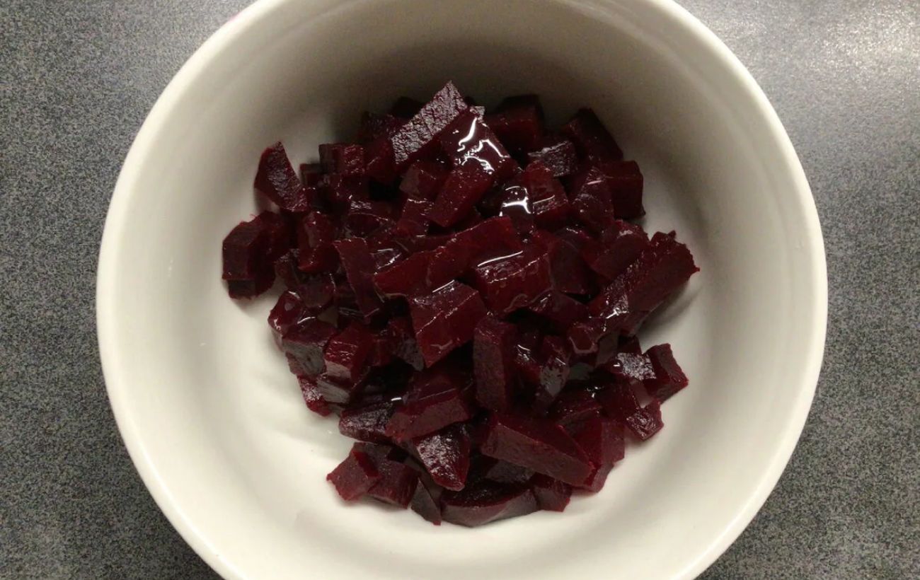 Господині розповіли, як швидко зварити буряк для салатів 