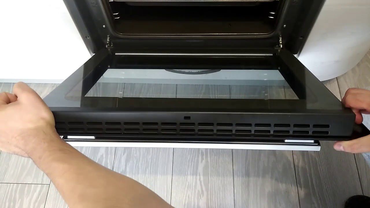 Господині розповіли, як почистити духову шафу без тертя