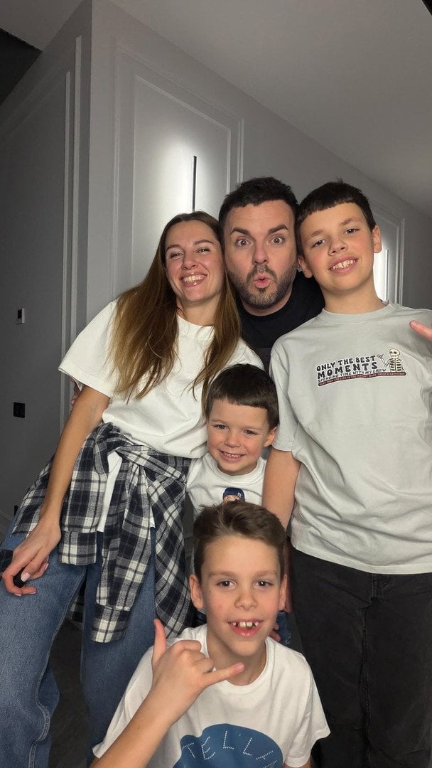 Григорій Решетнік із дружиною та синами / © instagram.com/grisha_reshetnik