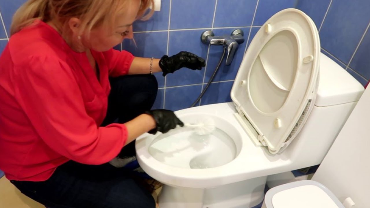 Експерти розповіли, як очистити унітаз від вапняного нальоту та іржі