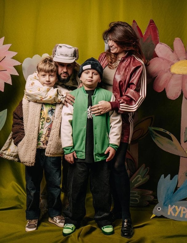 MONATIK із дружиною та синами / © instagram.com/irishamonatik