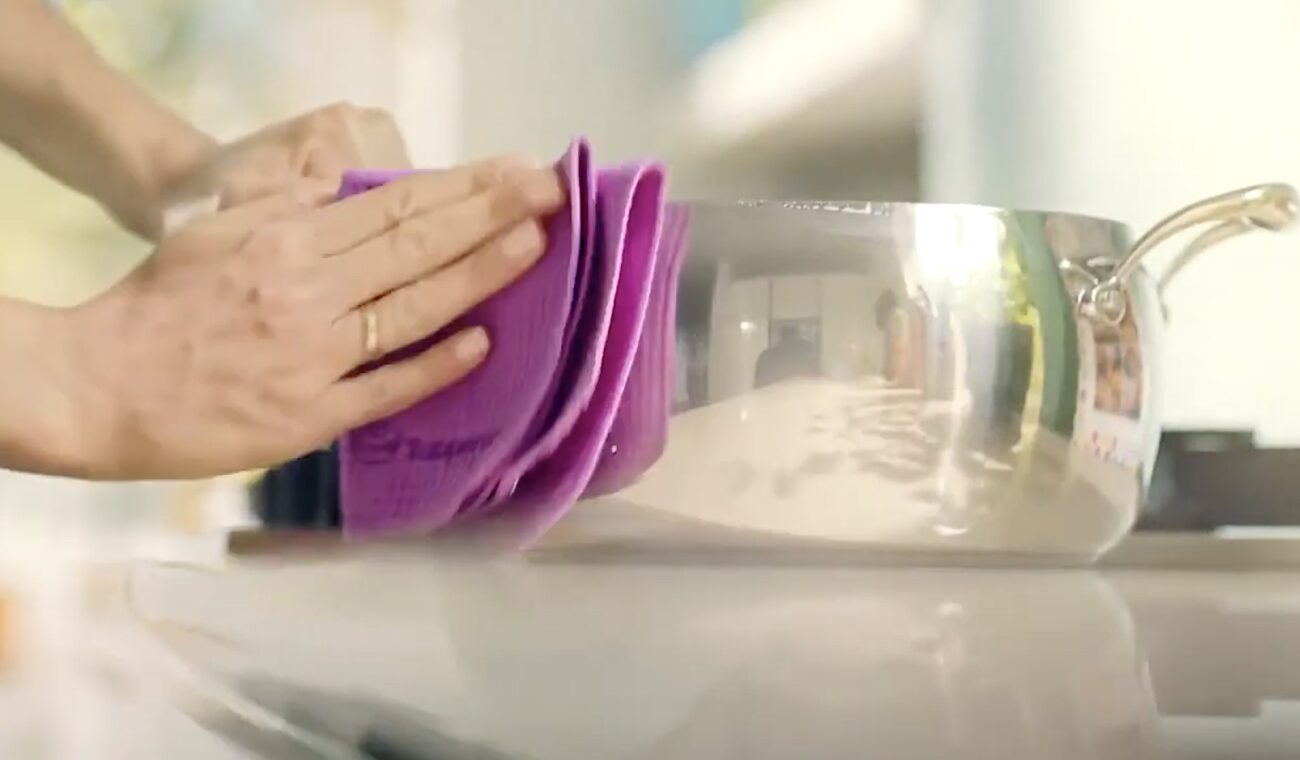 Господині розповіли, як прибрати затхлий запах кухонних ганчірок та рушників